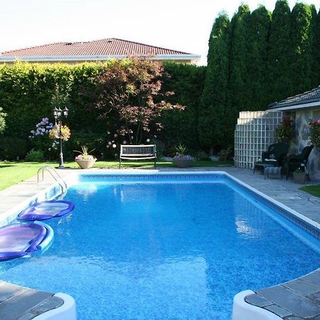 The Stone Hedge Bed And Breakfast Richmond Exteriér fotografie