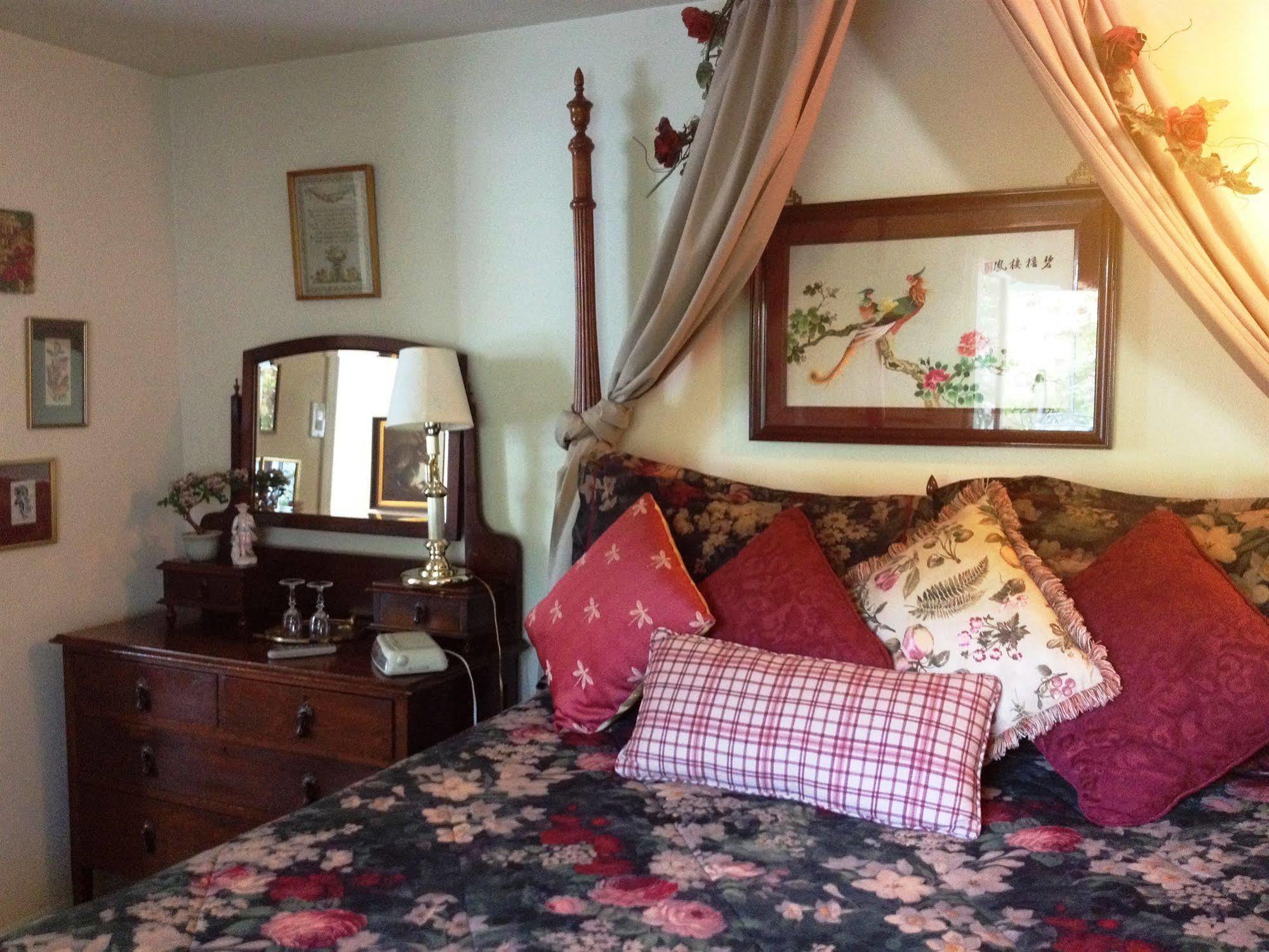 The Stone Hedge Bed And Breakfast Richmond Exteriér fotografie